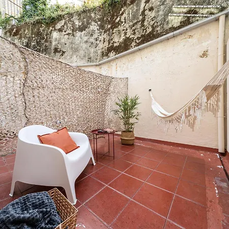 1d- Your Gateway To Lisbon, Walkable Streets, Local Flavours And Life Πανσιόν Lisboa
